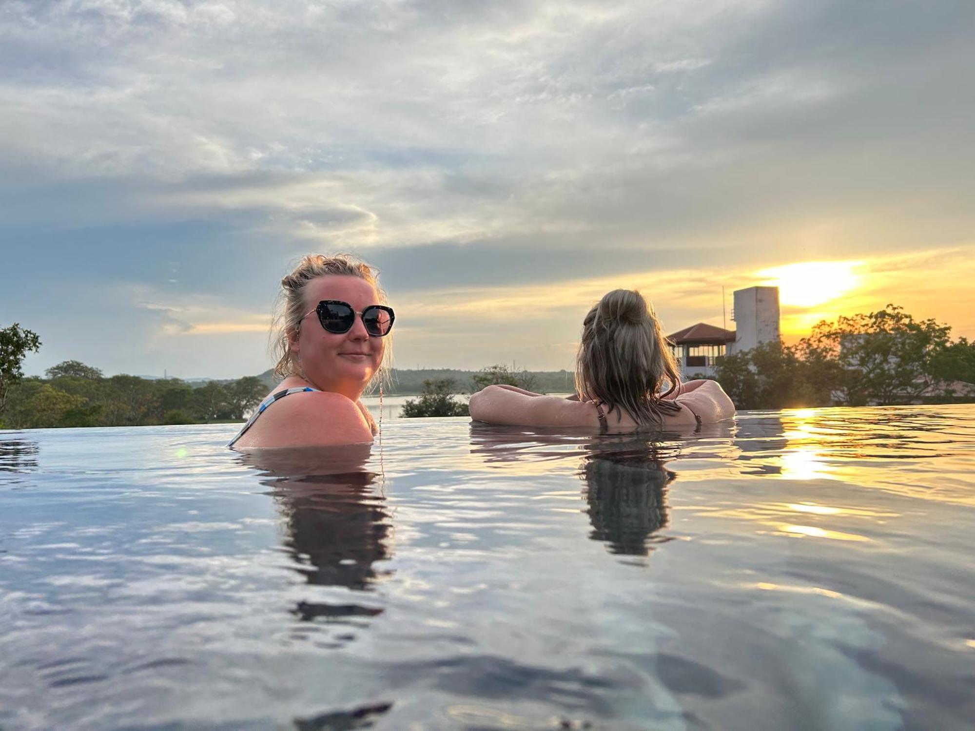 Sundown Lake Hotel & Spa Habarana Exterior foto